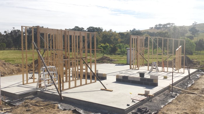 Second block course and internal wall frames